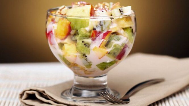 salată de fructe la dietă